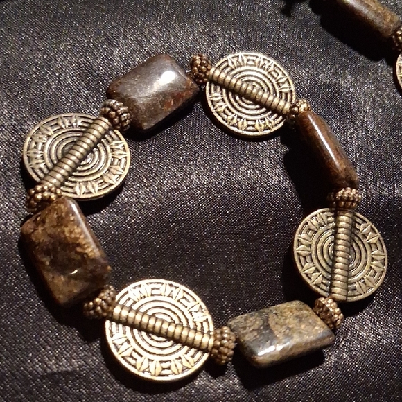 Coldwater Creek Brown Genuine Jasper and Gold Tone Aztec Statement Necklace. - Picture 4 of 16